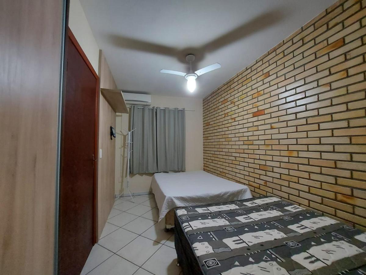 Apartamento 12 - Bombinhas - 200 Metros Da Praia Exteriör bild