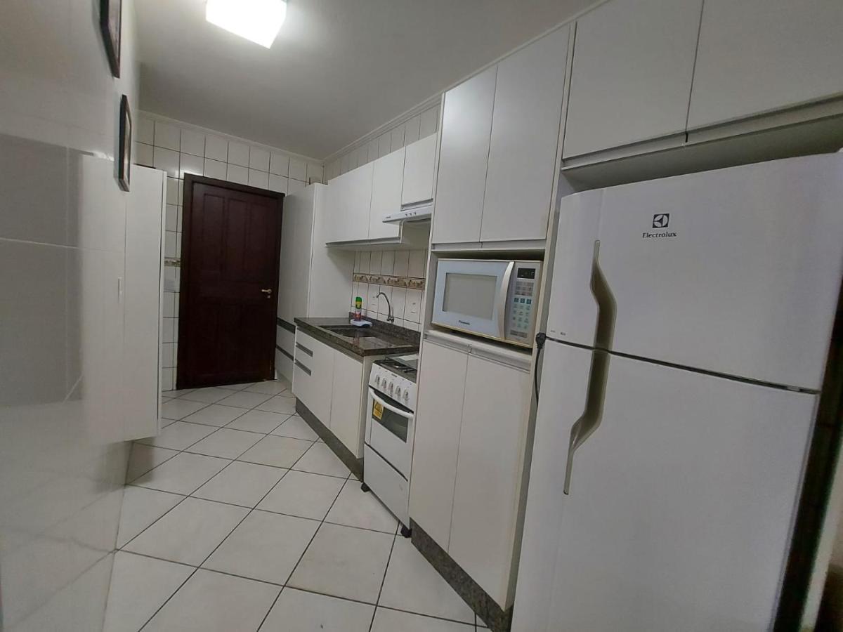 Apartamento 12 - Bombinhas - 200 Metros Da Praia Exteriör bild