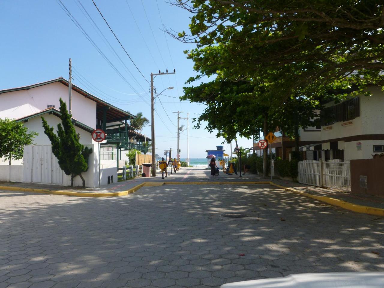 Apartamento 12 - Bombinhas - 200 Metros Da Praia Exteriör bild